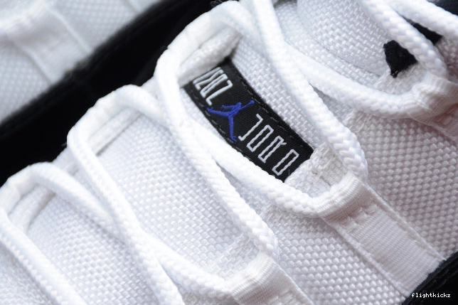 Air mens 11 Low Retro Black 